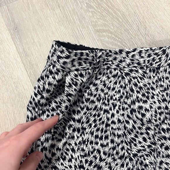 Michael Kors Black and White Leopard Print Shorts Size 0 - Picture 4 of 7